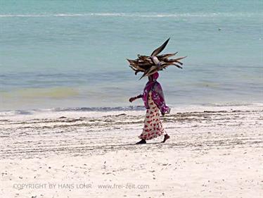 Beach walk, Zanzibar, DSC06849b